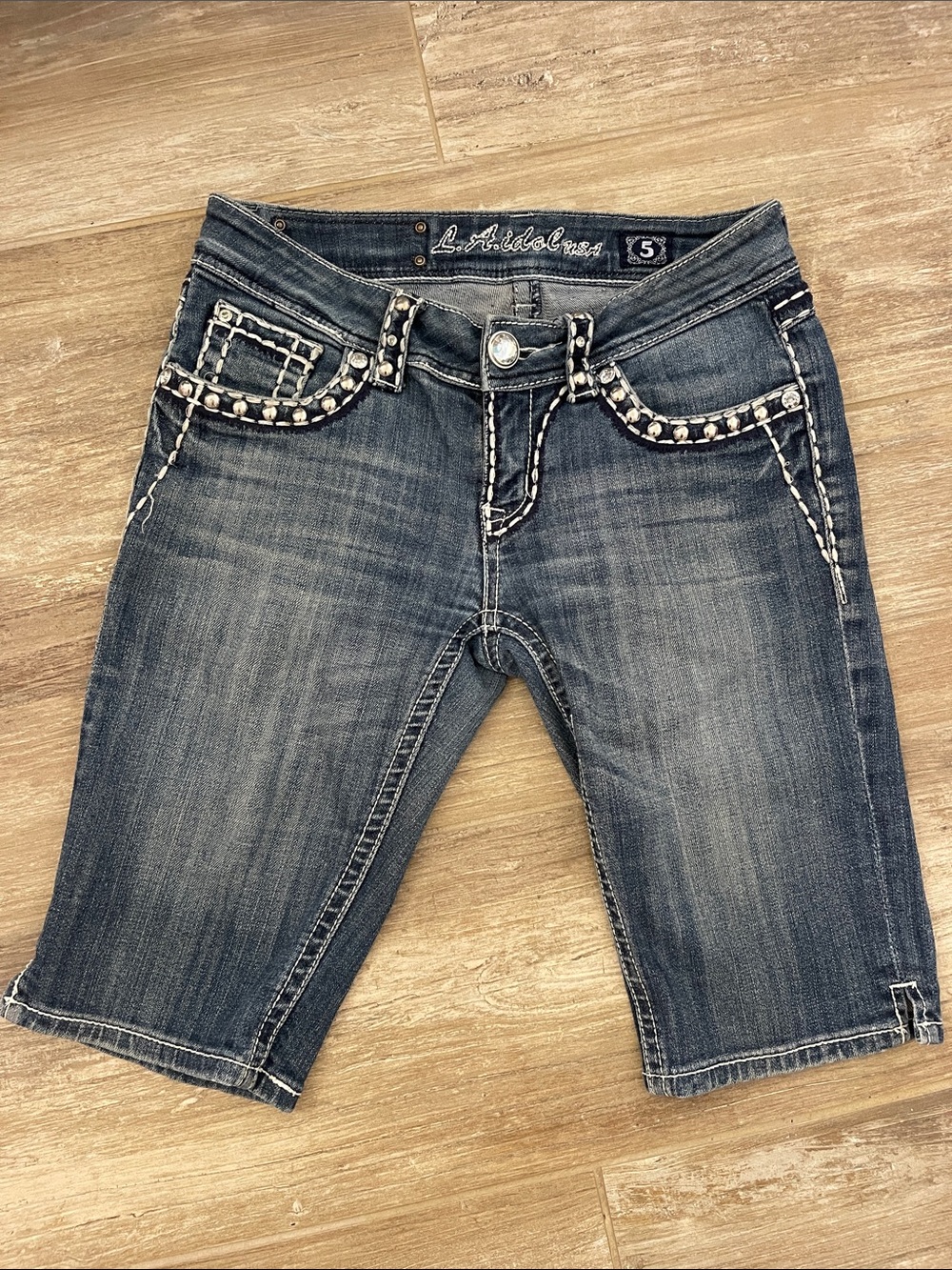 L.A. idol 💎Stud-Trim Capris Size 5/29